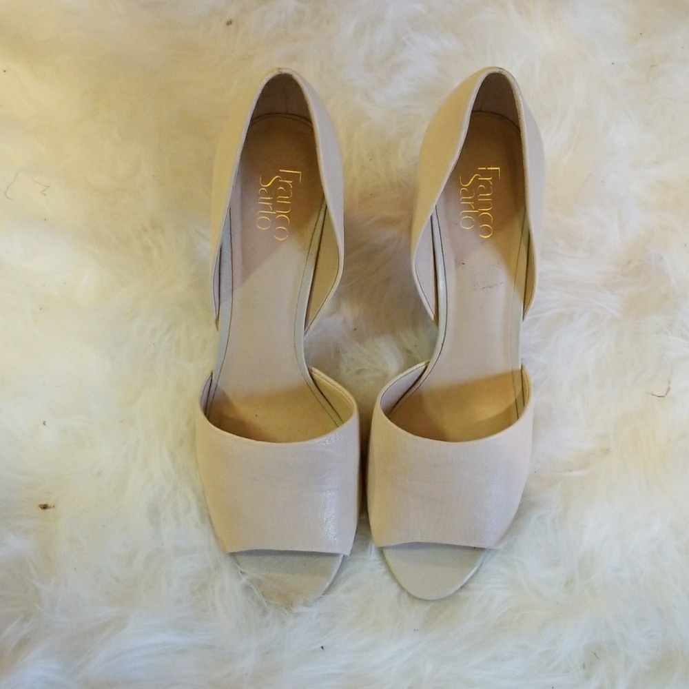 Leather pump